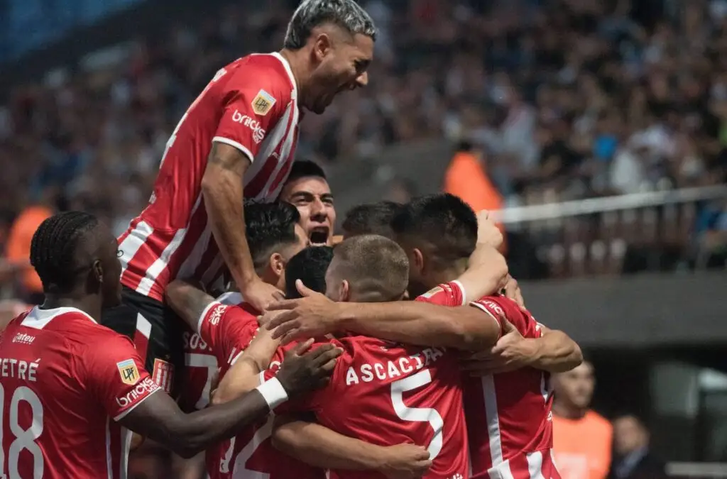 Estudiantes de la Plata venció a Boca Juniors vía penales y es finalista de la Copa de la Liga Porfesional Argentina.