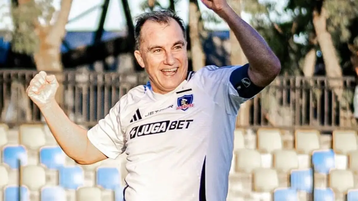 El trigoleador vuelve a romper redes en el equipo de leyendas albas.
