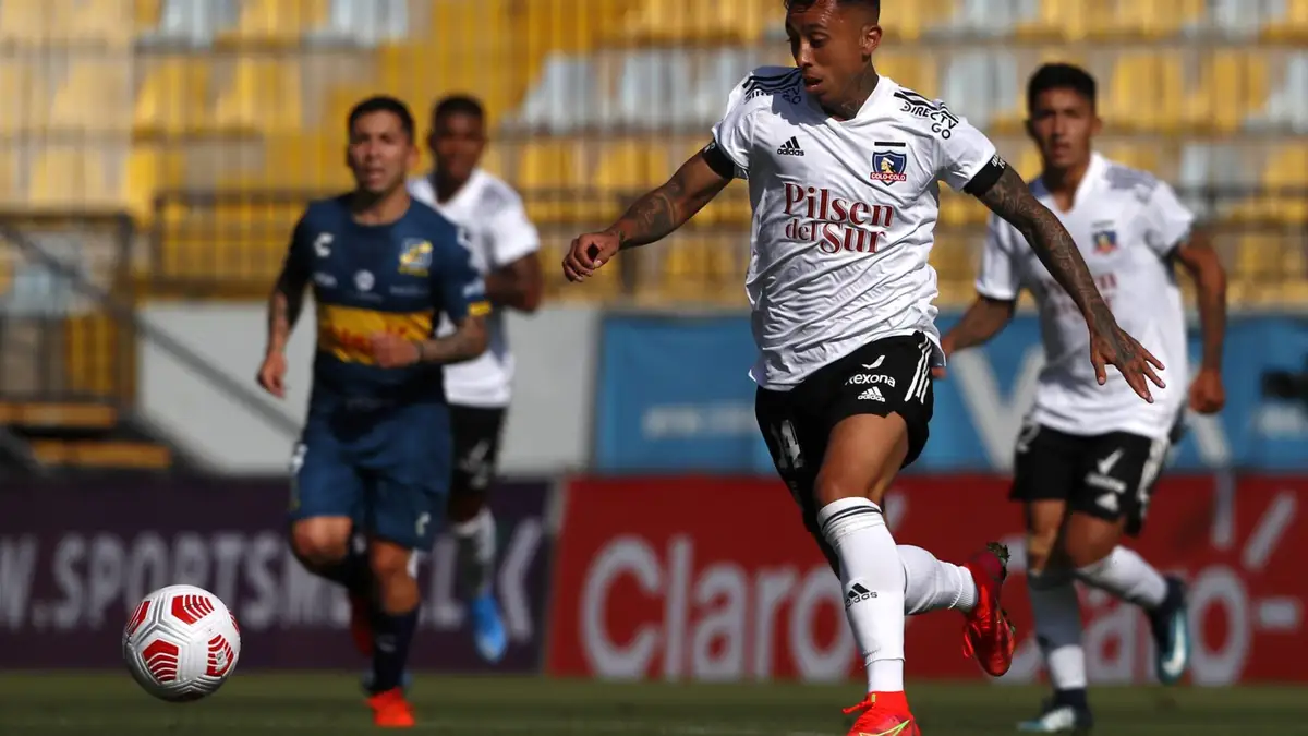 Futbol, Everton vs Colo Colo. Fecha 4, campeonato Nacional 2021. El jugador de Colo Colo Martin Rodriguez es fotografiado durante el partido de primera division contra Everton disputado en el estadio Sausalito de Vina del Mar, Chile. 18/04/2021 Andres Pina/Photosport Football, Everton vs Colo Colo. 4th date, 2021 National Championship. Colo Colo’s player Martin Rodriguez is pictured during the first division match against Everton held at the Sausalito stadium in Vina del Mar, Chile. 18/04/2021 Andres Pina/Photosport