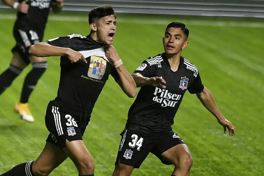 Gustavo Quinteros ejemplificó con Pablo Solari y Vicente Pizarro sobre los jugadores que lucharon una opción para ser titulares en Colo-Colo.