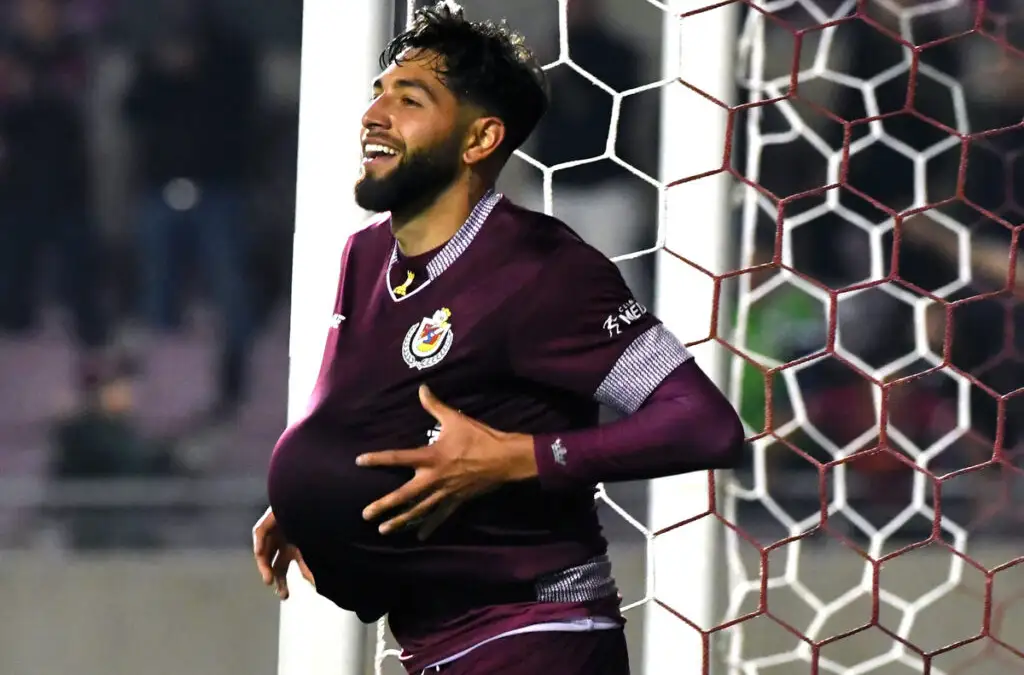Jeyson Rojas anotó un golazo en el triunfo de Deportes La Serena frente a San Luis de Quillota por Copa Chile.