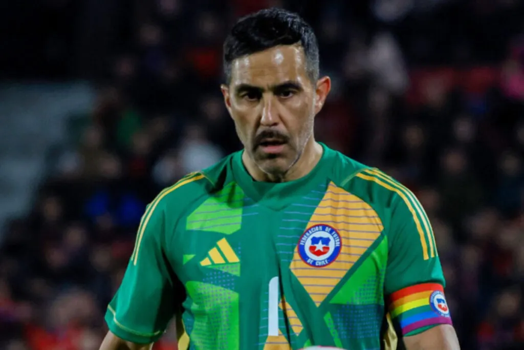 Primer plano al portero de la Selección Chilena, Claudio Bravo