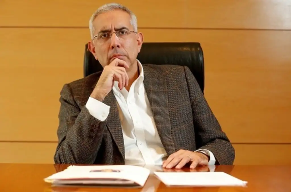 Carlos Cortés, director del bloque Vial/Ruiz-Tagle, se cuadró con Zavala.