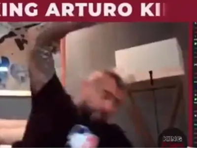 VIDEO| Rompió audífonos y teclado: Arturo Vidal estalló por el increíble gol que falló La Roja ante Ecuador