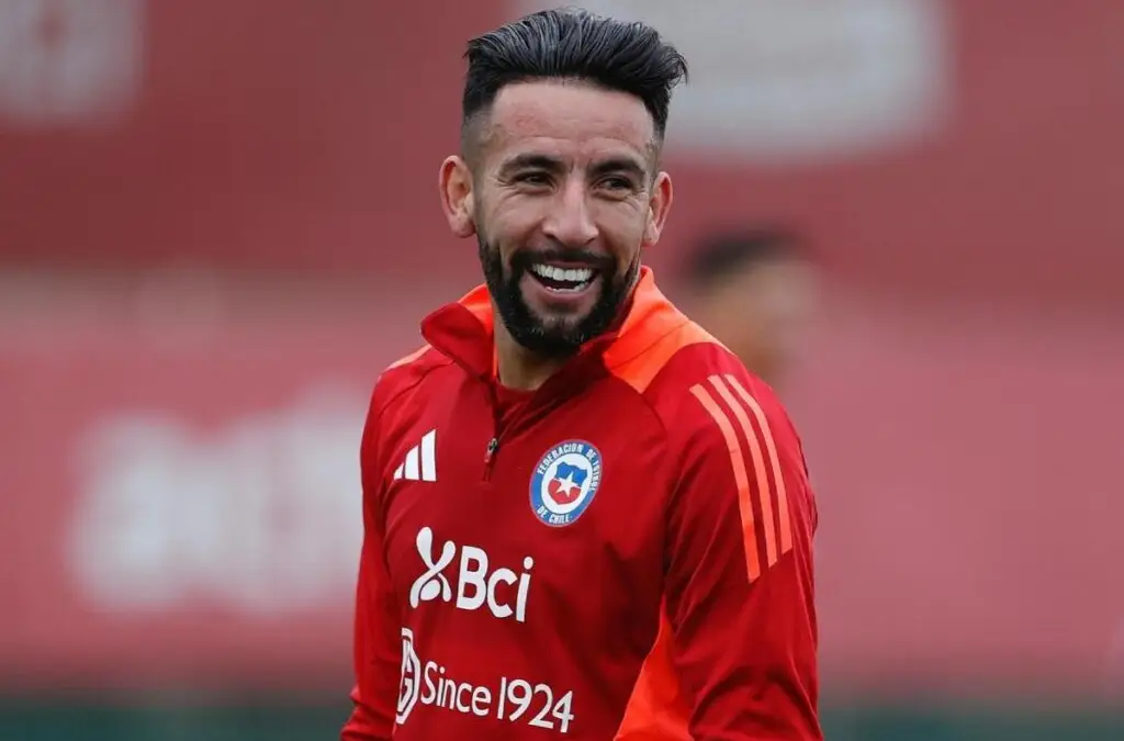 Mauricio Isla se mantuvo entrenando en Juan Pinto Durán mientras resolvía su llegada a Macul.