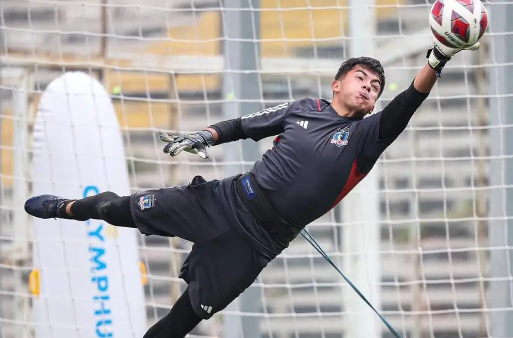 Ricardo Rivera durante un entrenamiento con el primer equipo de Colo-Colo – Créditos: Colo-Colo Oficial.