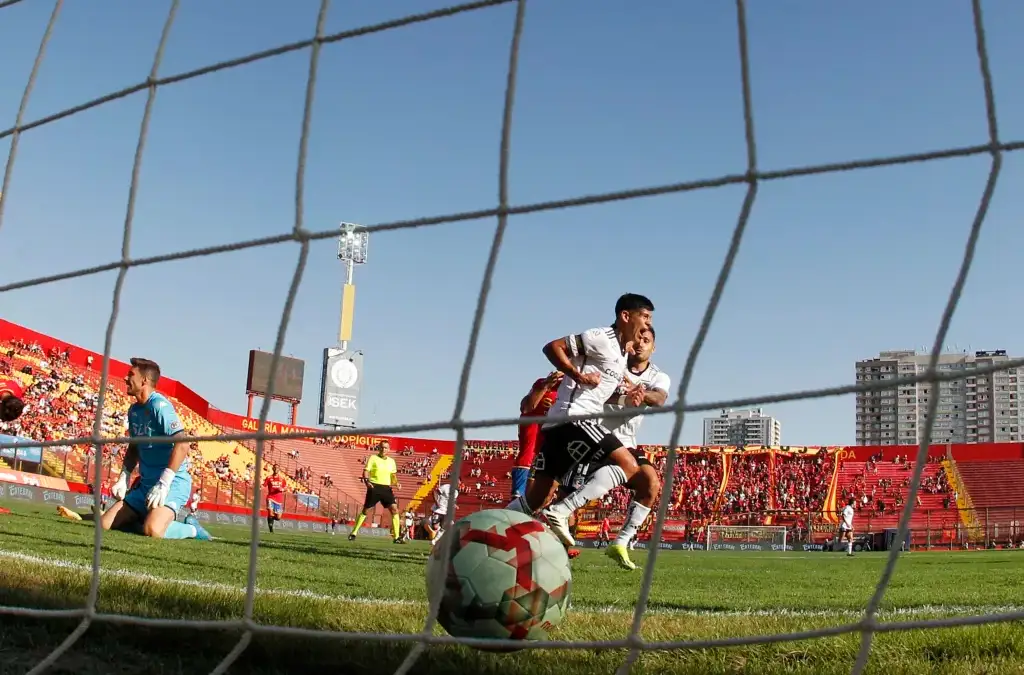 Futbol, Union Espanola vs Colo Colo. Fecha 1, Campeonato Nacional .El jugador de Colo Colo Esteban Pavez celebra su gol contra de Union Espanola durante  el partido de primera division disputado en el estadio SEK Santa Laura Santiago, Chile.17/02/24Felipe Zanca/PhotosportFootball, Union Espanola vs Colo Colo 1nd turn, 2024 National Championship.Colo Colo«s player Esteban Pavez celebrates his  the goal against  from Union Espanola during the first division match played at the SEK Santa Laura Santiago stadium, Chile.17/02/24Felipe Zanca/Photosport