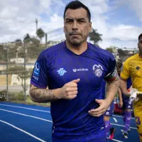 No se olvida de Colo-Colo: El distintivo que presentó Esteban Paredes en San Antonio Unido que recuerda su paso por Pedrero