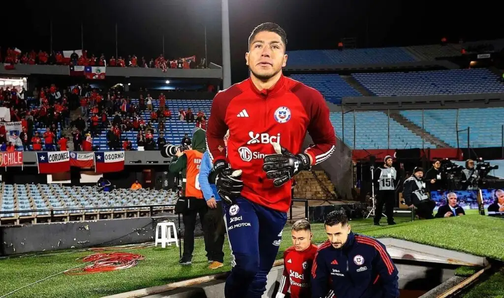 Titularidad en ‘La Roja’ podría definir el futuro deportivo de Brayan Cortés.