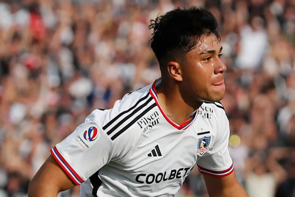 Damián Pizarro con la camiseta de Colo-Colo.