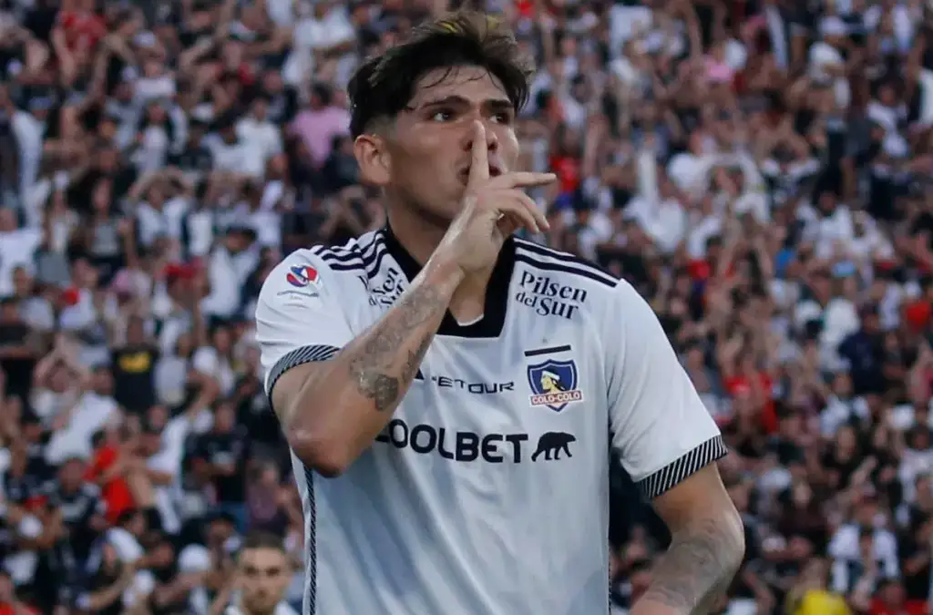 Carlos Palacios es uno de los jugadores más cuestionados por los hinchas de Colo-Colo.