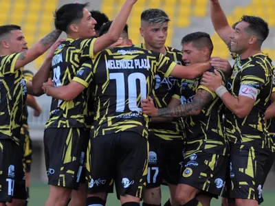 [VIDEO] Canterano de Colo-Colo brilla con golazo en el primer partido de la Segunda División 2023