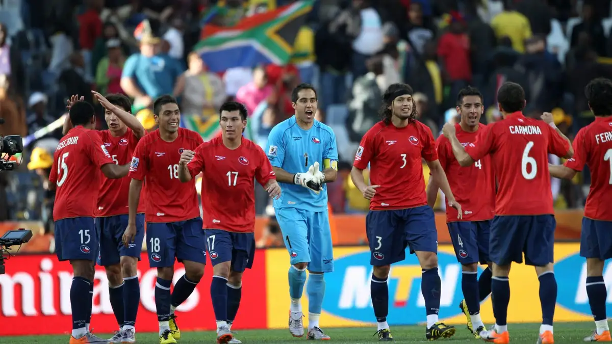 FUTBOL, HONDURAS VS CHILE MUNDIAL DE SUD AFRICA 2010 LOS SELECCIONADOS CHILENOS CELEBRAN LA VICTORIA SOBRE HONDURAS POR UNO A CERO. 16/06/2010 NELSPRUIT, SUD AFRICA. ANDRES PINA/PHOTOSPORT SOCCER, HONDURAS VS CHILE WORLD CUP SOUTH AFRICA 2010 CHILE’S PLAYERS CELEBRATE THEIR VICTORY AGAINST HONDURAS DURING A WORLD CUP SOCCER MATCH AT MBOMBELA STADIUM IN NELSPRUIT, SOUTH AFRICA. 16/06/2010 ANDRES PINA/PHOTOSPORT