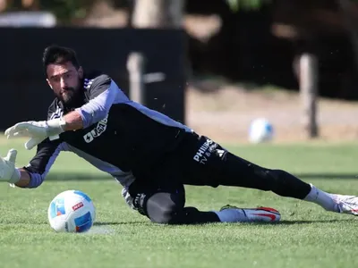 Con Fernando de Paul y línea de 3: La segunda formación que paró Colo-Colo para enfrentar a Everton