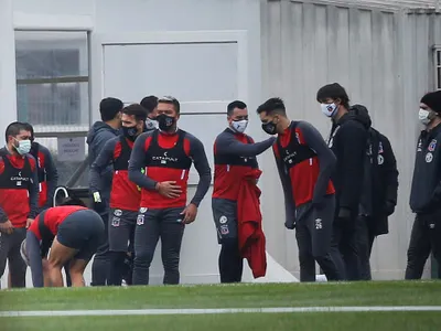 Miembro del plantel de Colo-Colo dio positivo por COVID-19