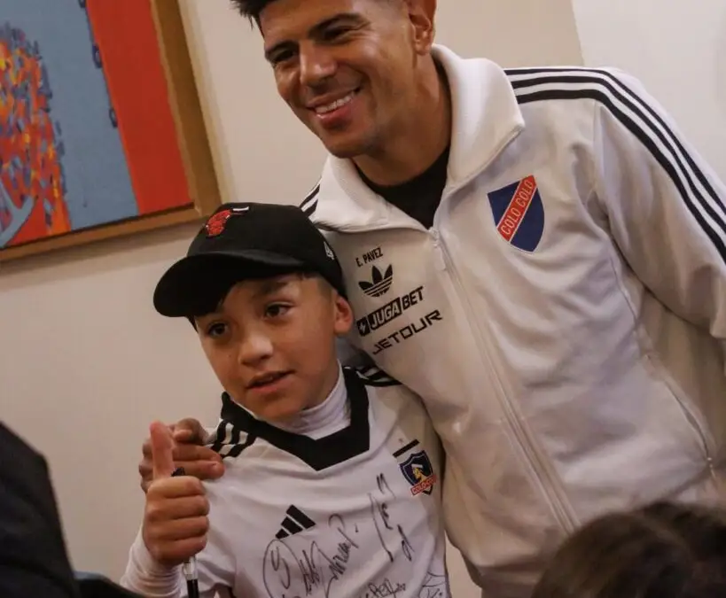 Jugadores de Colo-Colo compartieron con niños de filiales de la región de Valparaíso. Fotos: Huella de Campeón.
