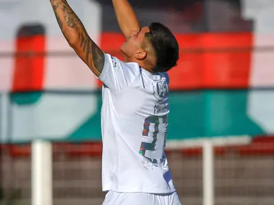«Es casi imposible retenerlo»: Revelan competencia para Colo-Colo en el fichaje de Esteban Matus