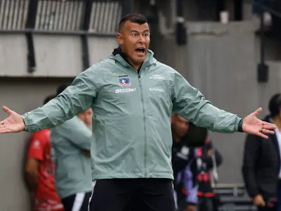 Los 7 jugadores que Jorge Almirón sacó de la convocatoria de Colo-Colo para enfrentar a Palestino