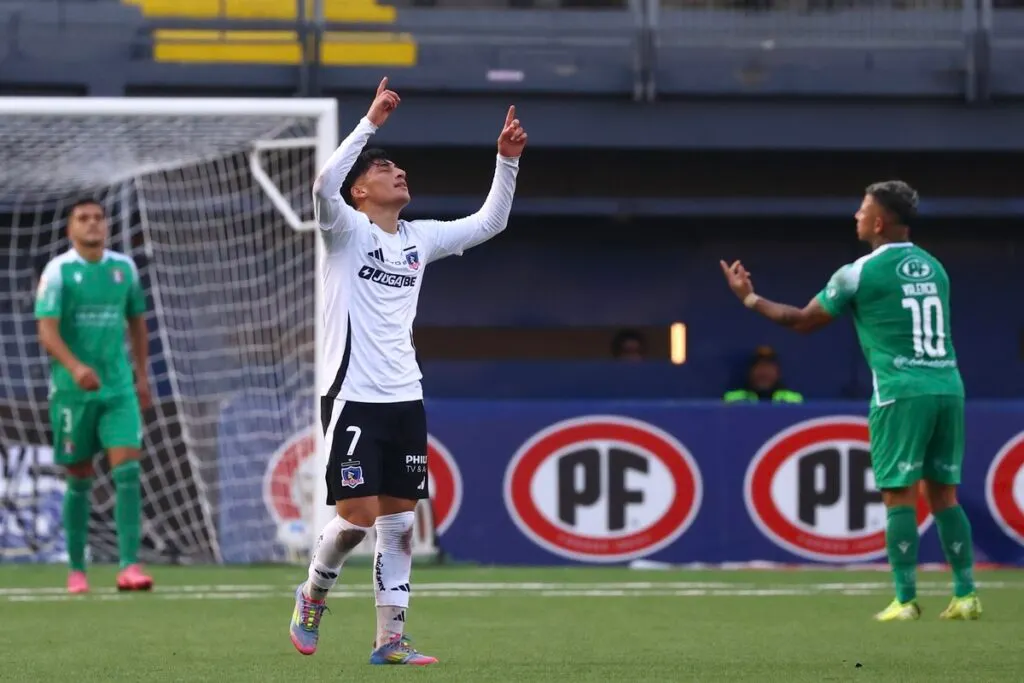Marchant anotando su primer gol en el profesionalismo, sumando minutos Sub-21.