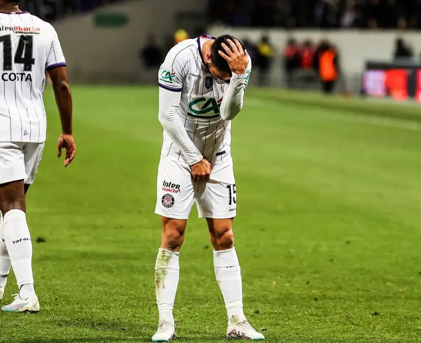 Gabriel Suazo celebrando como lo hacía con Pablo Solari en Colo-Colo.
