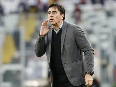 Gustavo Quinteros se deshizo en elogios ante jugador de Colo-Colo y aclaró el estado físico del plantel