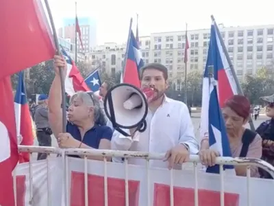 [VIDEO]: ‘Pancho Malo’ lideró protestas de un grupo de extrema derecha en el Palacio de La Moneda