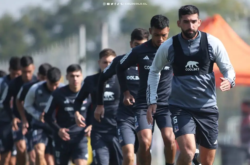 Colo-Colo tuvo dos jugadores lesionados en el entrenamiento de este sábado.