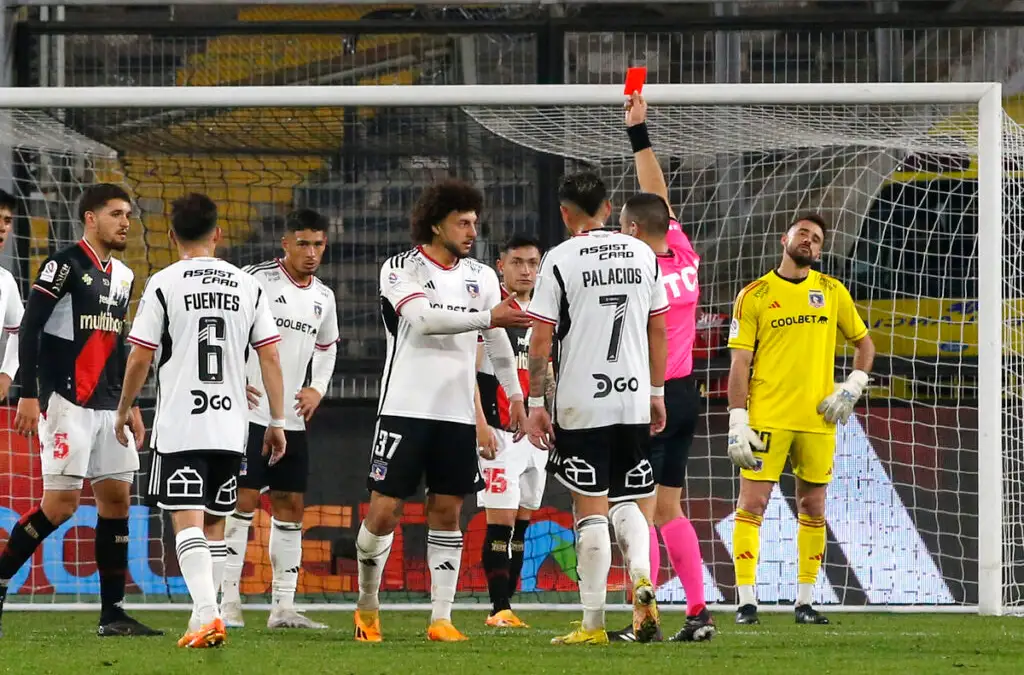 Maximiliano Falcón fue expulsado en la derrota 1-0 ante Curicó Unido.