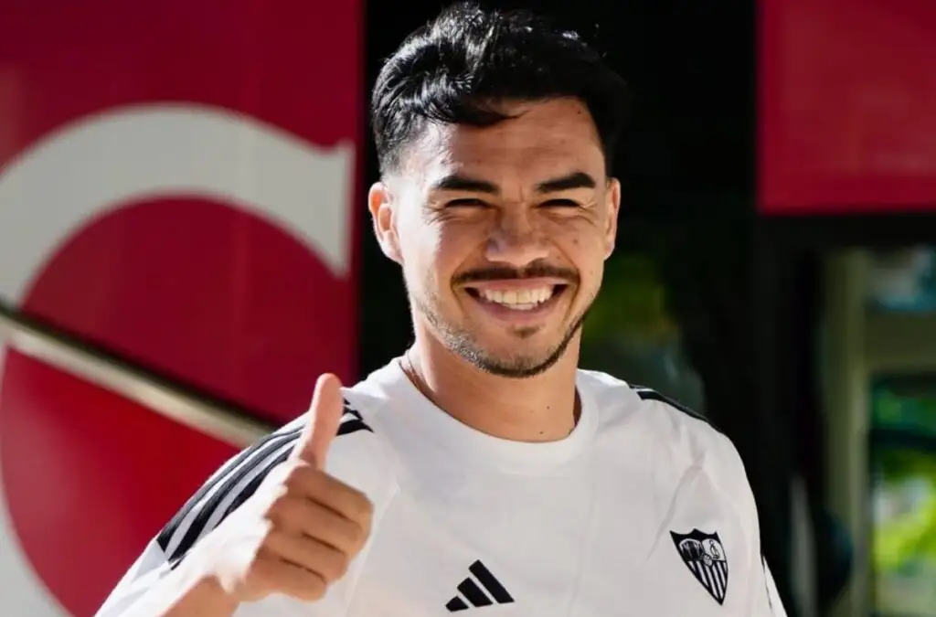 Gabriel Suazo fue presentado de manera oficial como refuerzo de Sevilla.