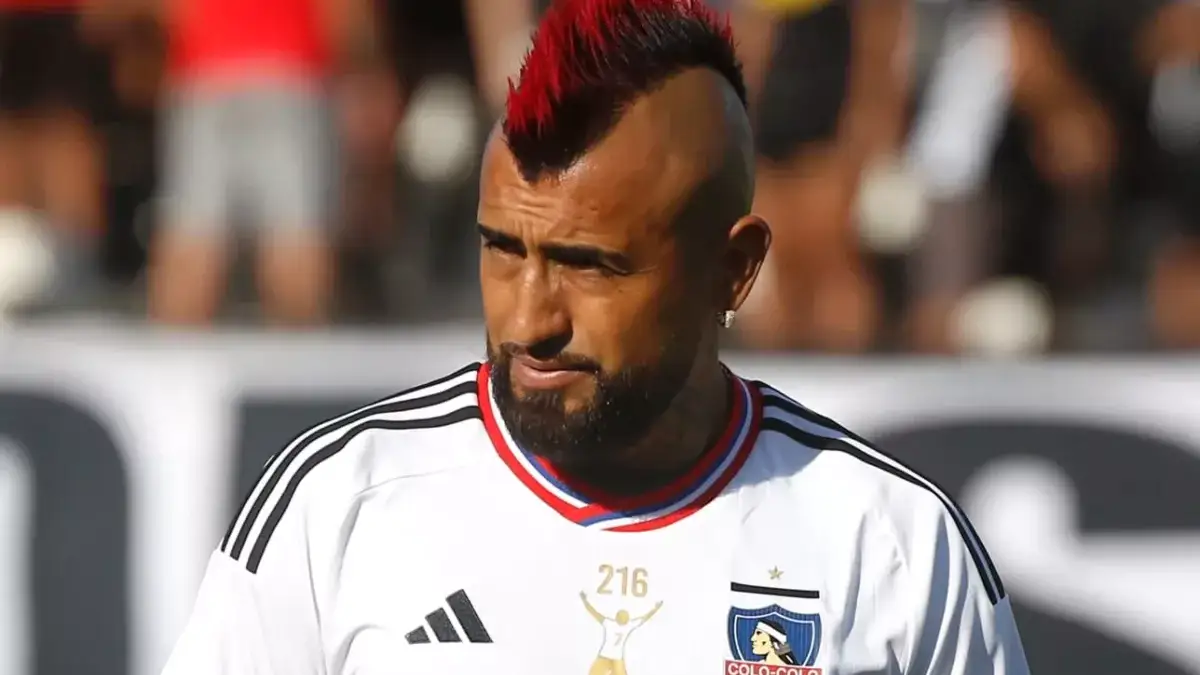 Arturo Vidal con la camiseta de Colo-Colo.