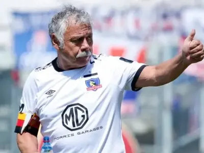 La razón por la que Carlos Caszely no se encuentra del todo feliz tras anunciar a la estatua ganadora
