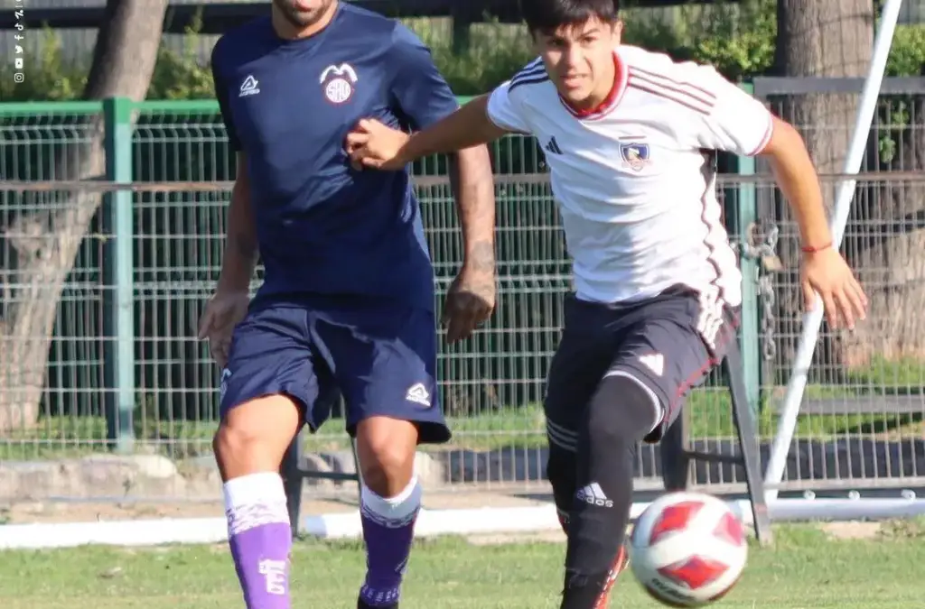 Ramón Fernández jugando ante Colo-Colo por San Antonio.