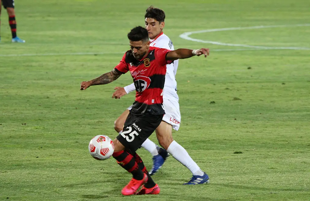 Christopher Díaz defendiendo la camiseta de Rangers de Talca