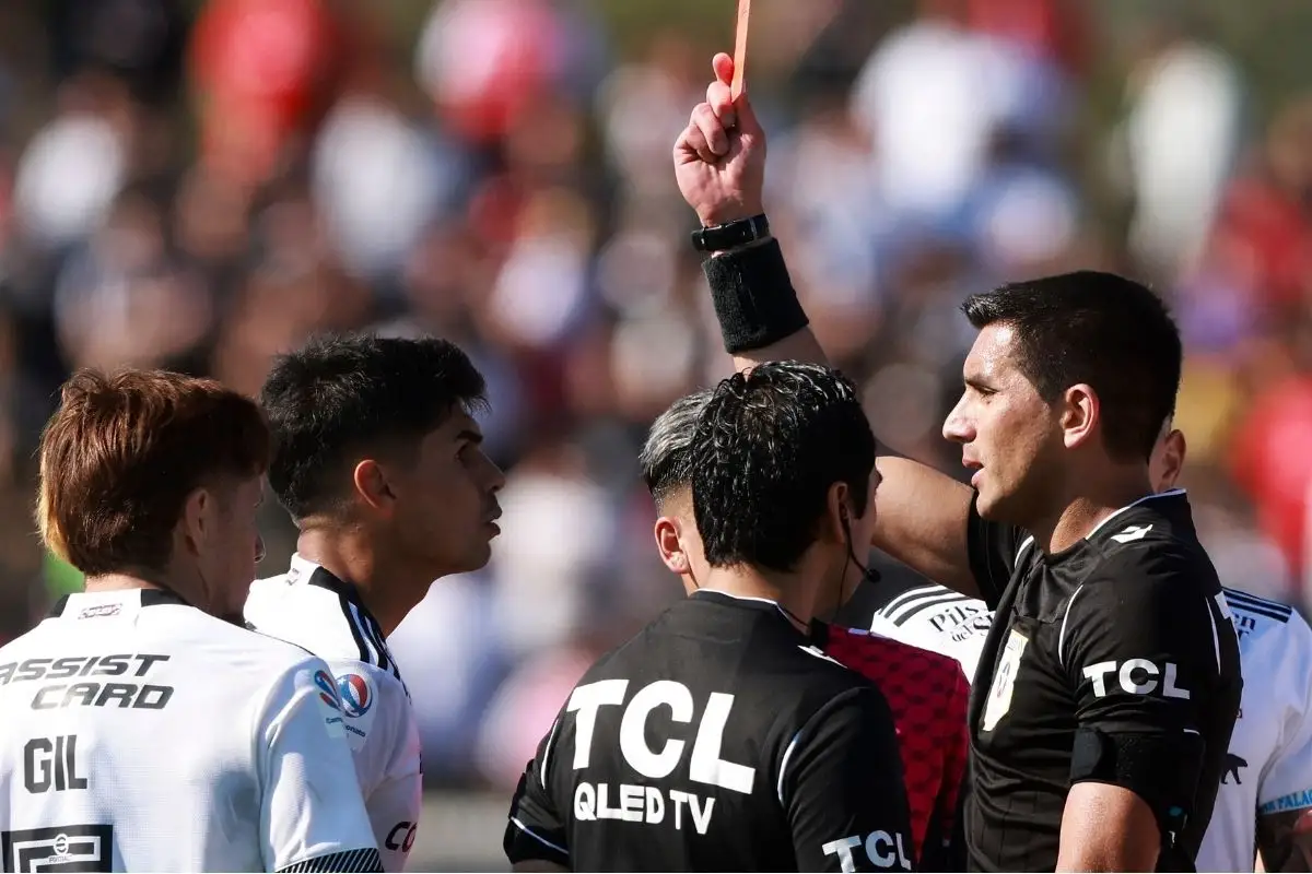 Erick Wiemberg fue expulsado frente a Palestino.