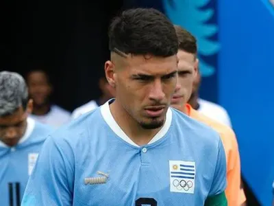 Colo-Colo saca pecho: Alan Saldivia se llena de elogios tras estrenarse como capitán de la Selección Uruguaya
