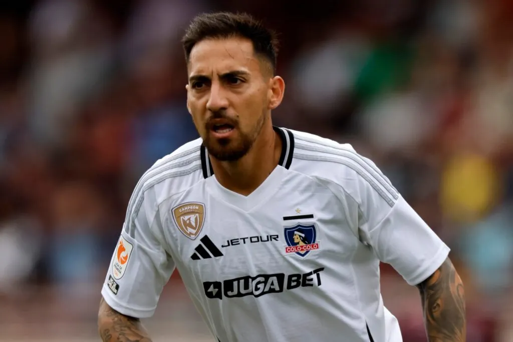 Javier Correa con la camiseta de Colo-Colo.