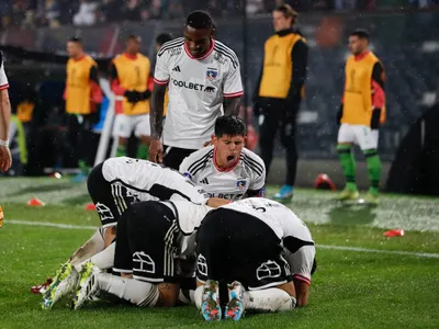 Hinchas destrozan a jugador de Colo-Colo pese a la victoria ante América Mineiro: «Por dios que es malo»