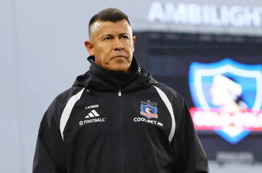 Jorge Almirón tiene contrato con Colo-Colo hasta diciembre de 2025.