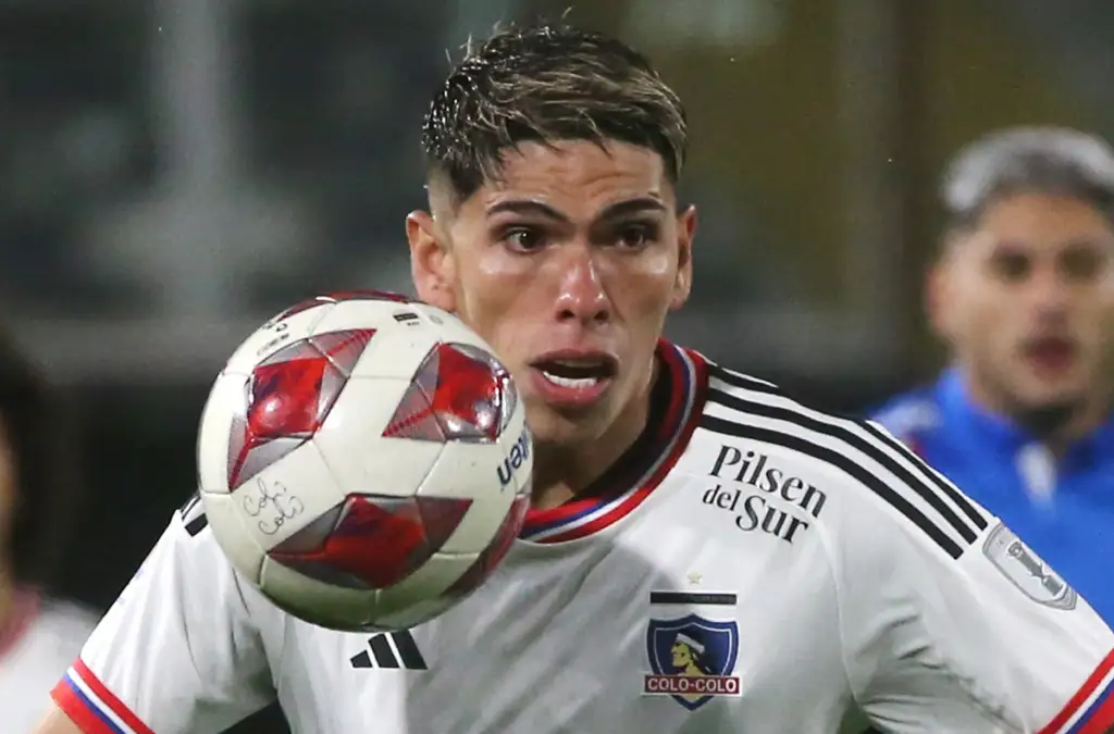Carlos Palacios tiene su primera experiencia entrenando en la playa con Colo-Colo.