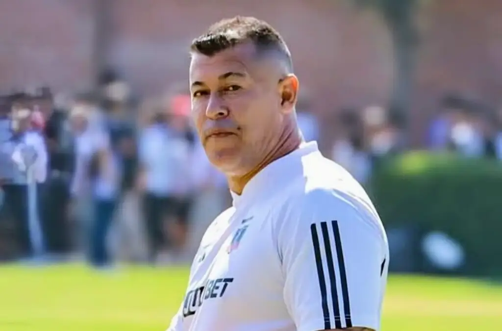 Jorge Almirón se abrió a la posibilidad de sumar a un nuevo refuerzo en Colo-Colo.