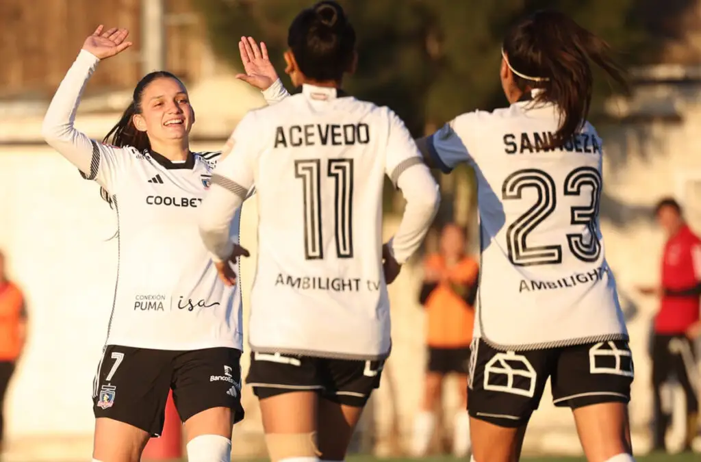 Colo-Colo goleó a Palestino en calidad de visitante.