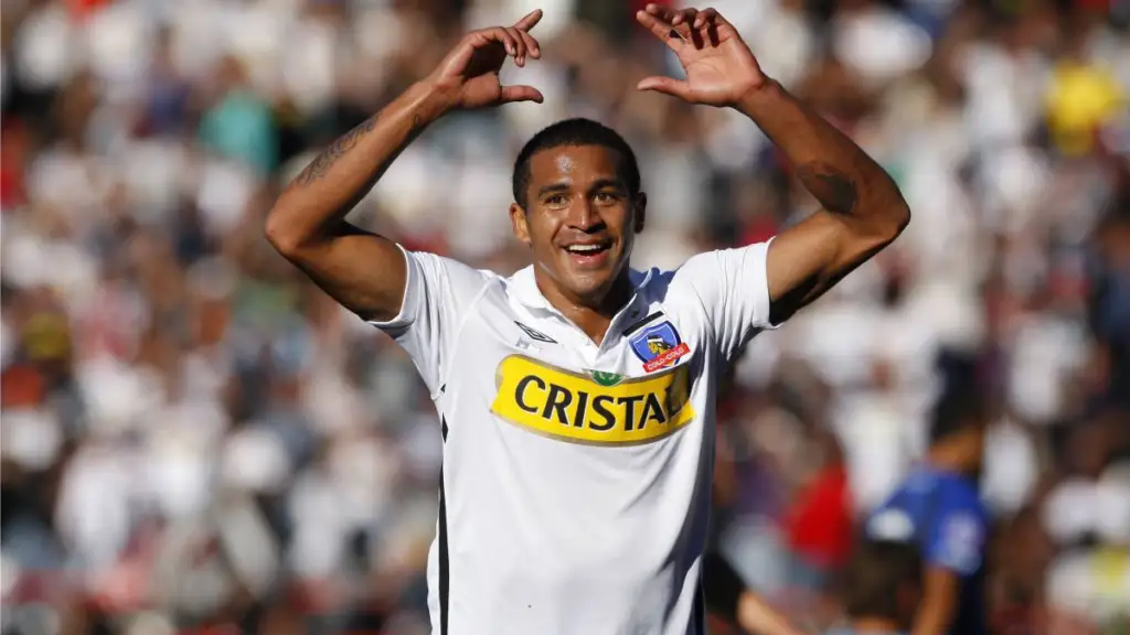 Macnelly Torres vistiendo la camiseta del Cacique