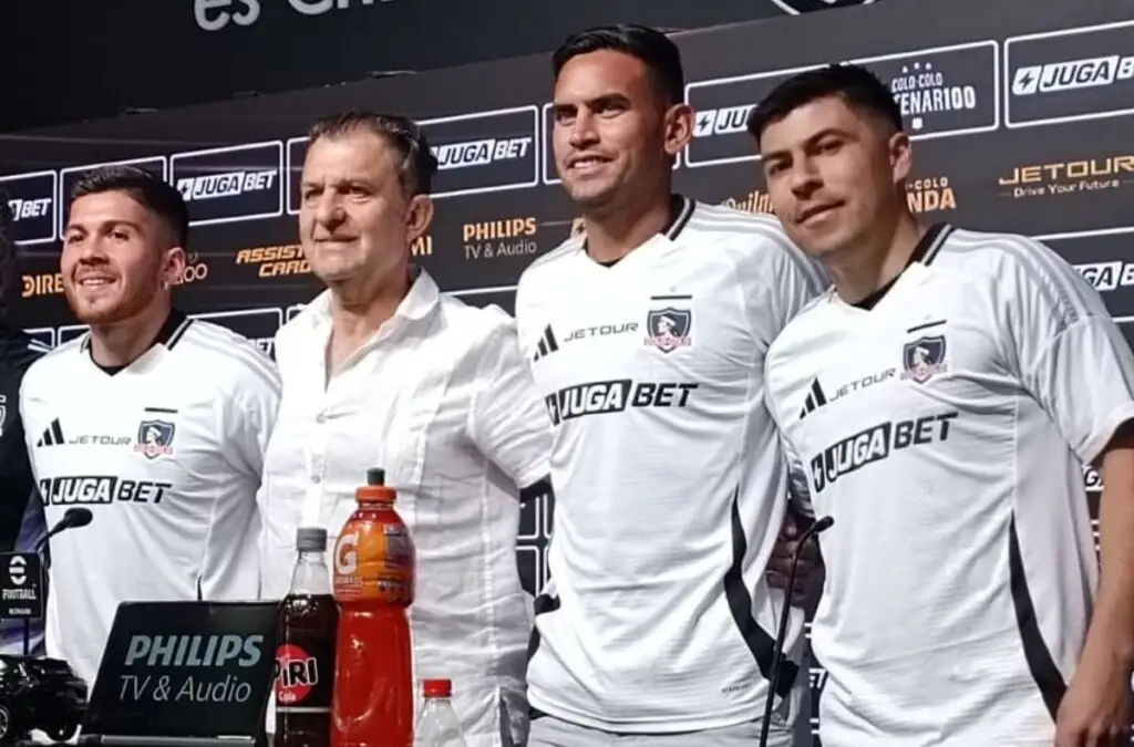 Víctor Méndez, Sebastián Vegas y Tomás Alarcón fueron presentados en Colo-Colo.
