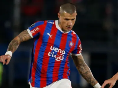 Con recetas y comentario de Pailita: Hinchas de Colo-Colo arremeten con insultos contra jugador de Cerro Porteño