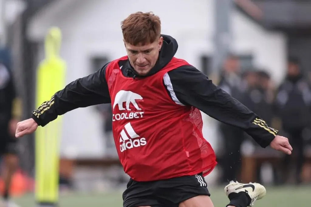 Leonardo Gil durante un entrenamiento de Colo-Colo.