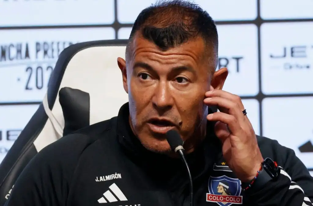 Jorge Almirón pende de un hilo como DT de Colo-Colo