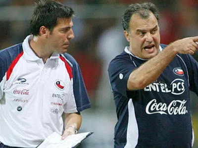 Ex ayudante de Marcelo Bielsa encabeza la carrera para ser nuevo técnico de ‘La Roja’