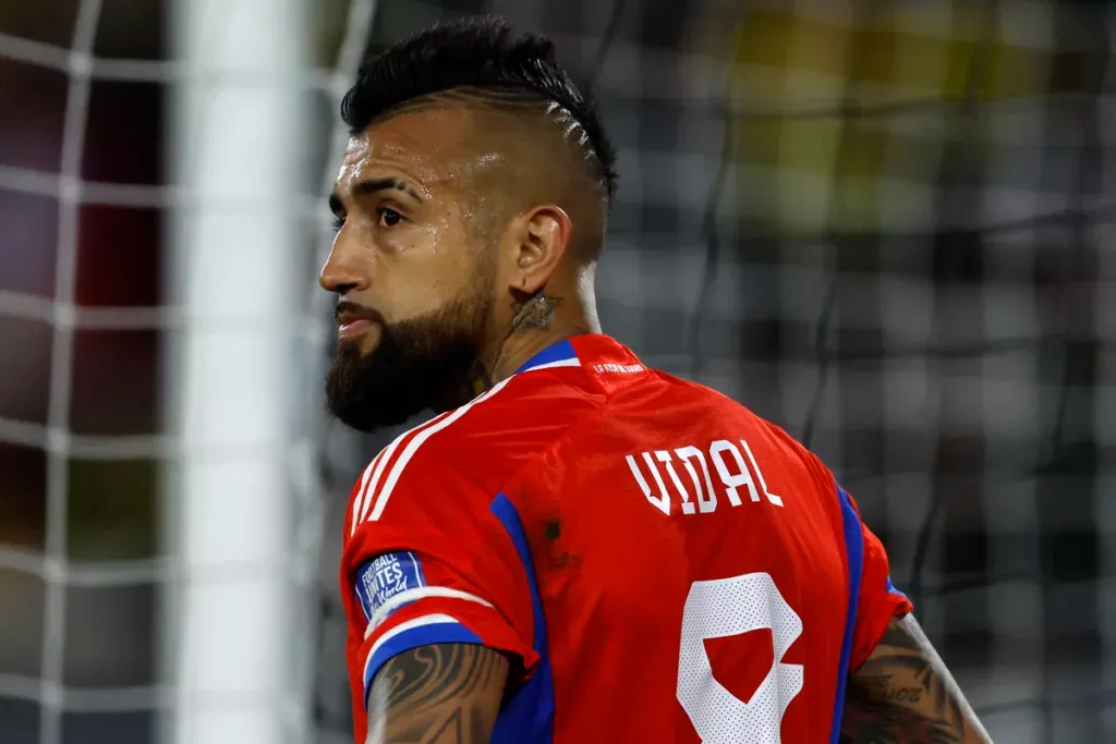 Arturo Vidal jugando por la Selección Chilena.