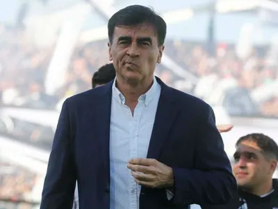 Mucha atención: Un poderoso del continente busca llevarse a Gustavo Quinteros a final de año