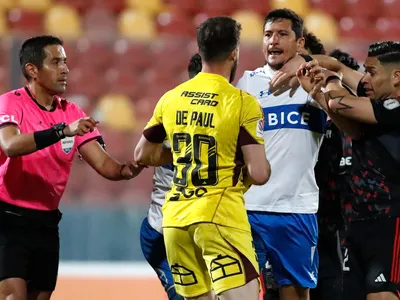 Destrozan el nivel del duelo entre Colo-Colo vs UC y exigen dura sanción para Francisco Gilabert: «Hay que meterlo preso por malo»